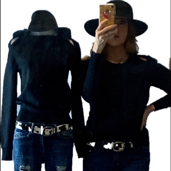NWT Cut Out Shoulder Sweater - Picture 7 of 7